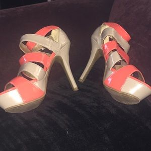 Guess heels. Orange and grey patent leather